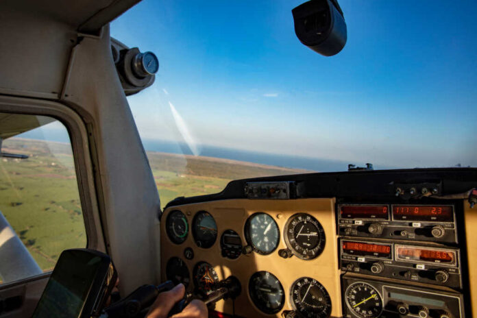 Cessna,Cockpit,View,With,Dashboard,Traveling