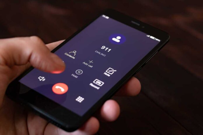 Dialing,911,,Call,911.,Emergency,Concept:,Man,Using,A,Digital