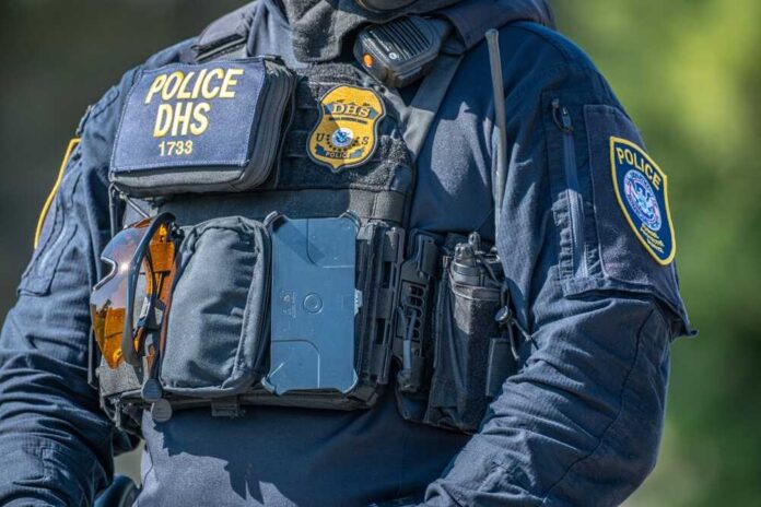 Broadview,,Illinois,,Usa,-,09-26-2025,Protest,At,The,Ice,Processing Police officer in tactical vest with equipment and radio
