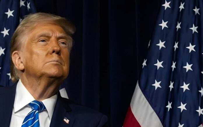 Dallas,,Texas,-,August,06:,Former,U.s.,President,Donald,Trump A political figure looking upward beside an American flag