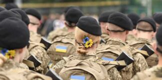 Soldiers in camouflage uniforms with berets and backpacks