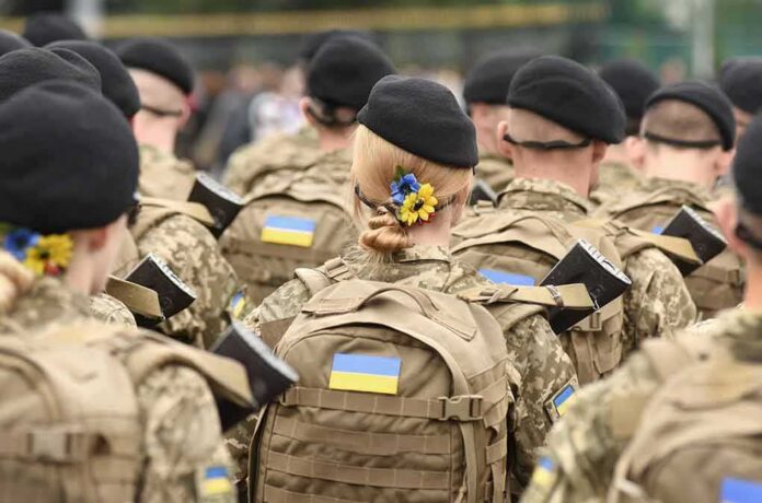 Soldiers in camouflage uniforms with berets and backpacks