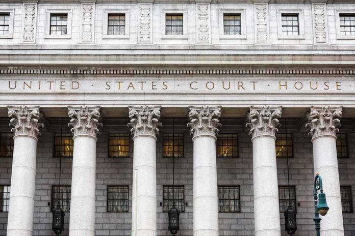 shutterstock_425197420 United States courthouse facade with Corinthian columns
